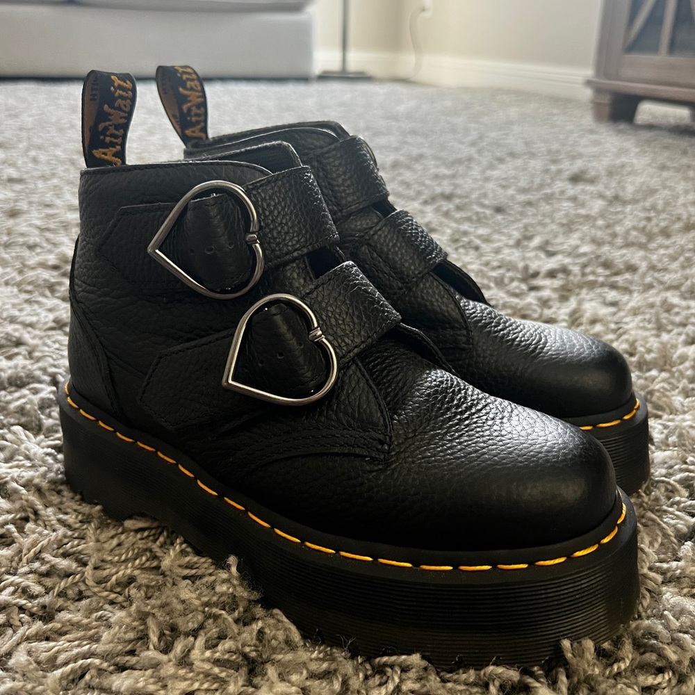 Doc Martens Devon Hearts Boots